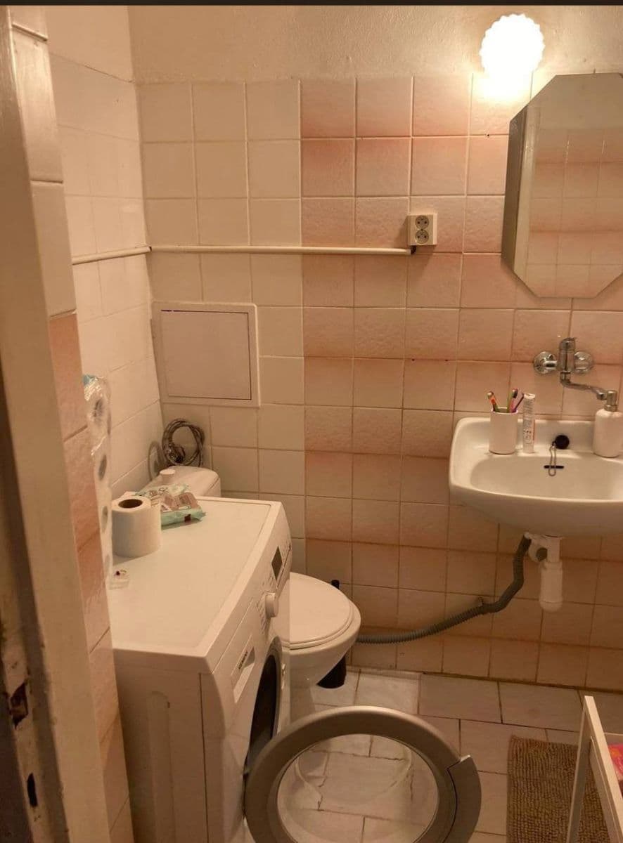 Pronájem bytu 2+kk 40 m², U Roháčových kasáren, Praha, Praha Pronájem bytu 2+kk 40 m², U Roháčových kasáren, Praha, Praha