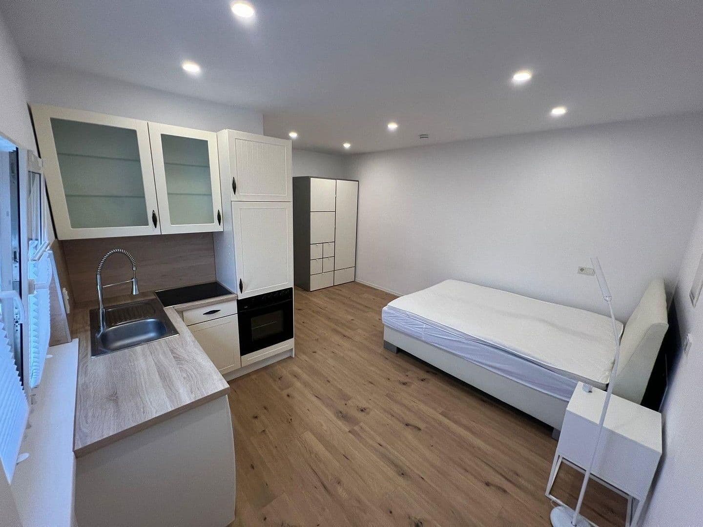 Pronájem bytu 1+1 22 m², Rathausstraße 7, Hockenheim, Bádensko-Württembersko Pronájem bytu 1+1 22 m², Rathausstraße 7, Hockenheim, Bádensko-Württembersko