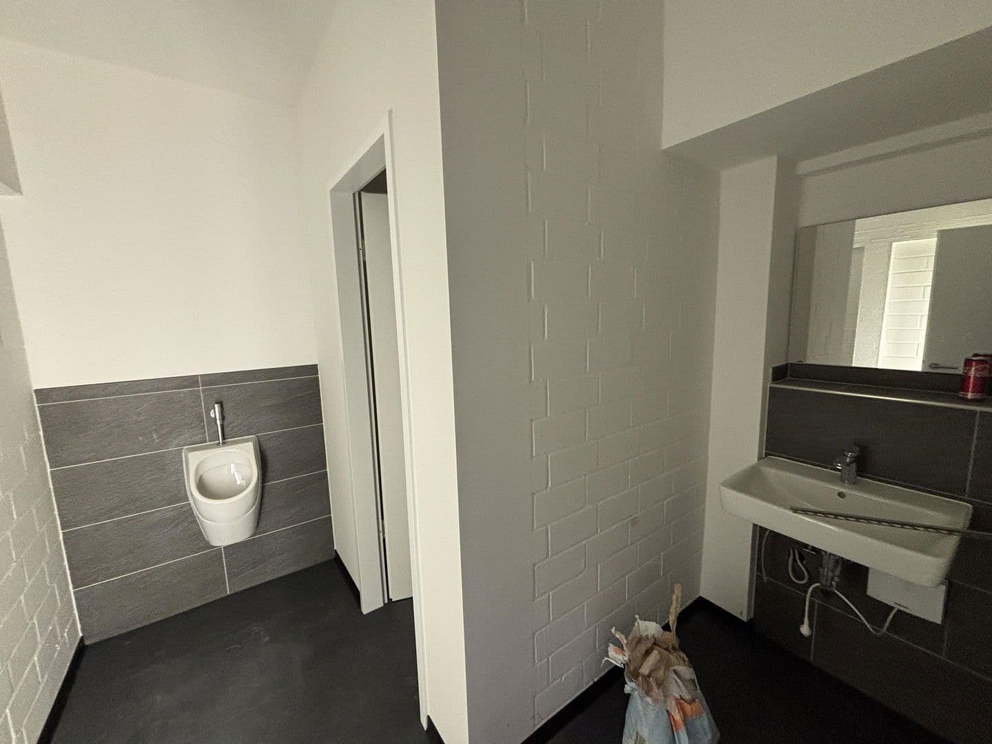 Pronájem nebytového prostoru 520 m², Moselstr. 14, Neuss, Severní Porýní-Vestfálsko Pronájem nebytového prostoru 520 m², Moselstr. 14, Neuss, Severní Porýní-Vestfálsko