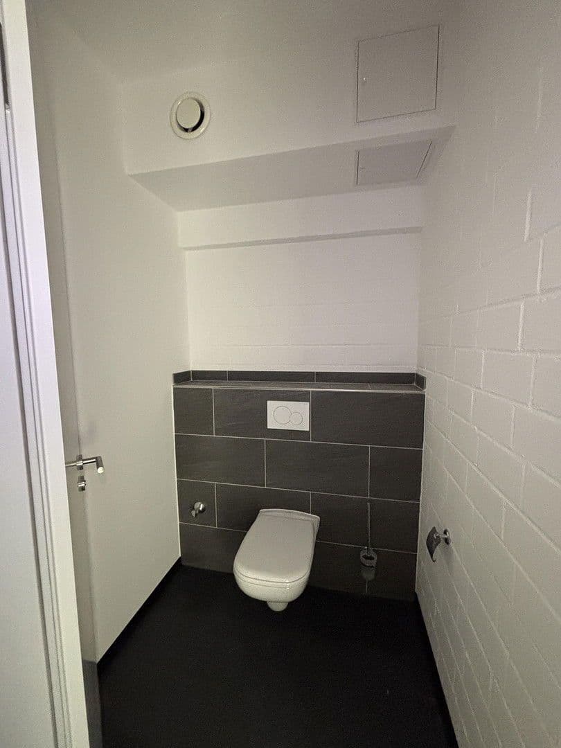 Pronájem nebytového prostoru 520 m², Moselstr. 14, Neuss, Severní Porýní-Vestfálsko Pronájem nebytového prostoru 520 m², Moselstr. 14, Neuss, Severní Porýní-Vestfálsko