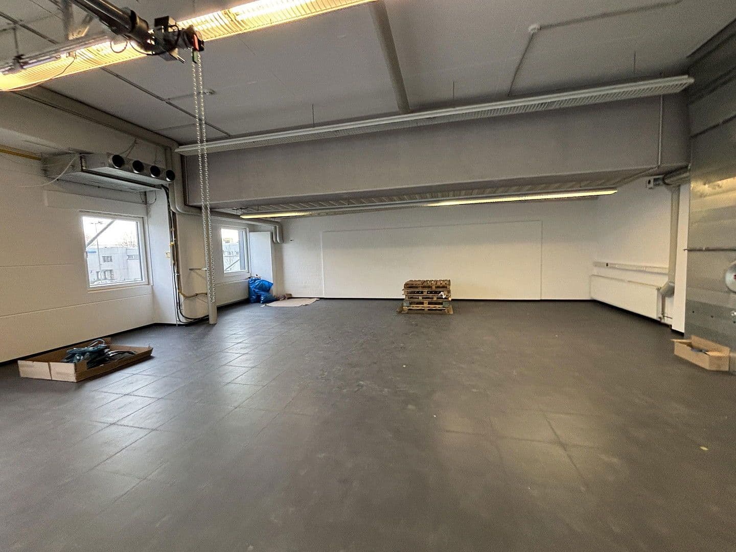Pronájem nebytového prostoru 520 m², Moselstr. 14, Neuss, Severní Porýní-Vestfálsko Pronájem nebytového prostoru 520 m², Moselstr. 14, Neuss, Severní Porýní-Vestfálsko