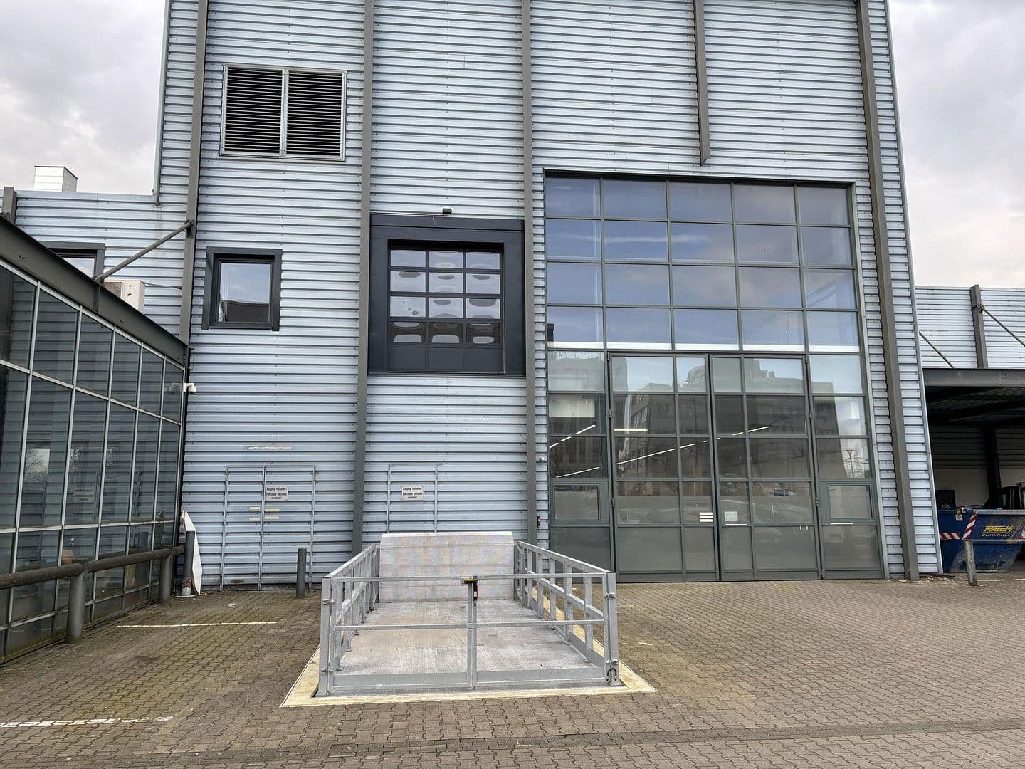 Pronájem nebytového prostoru 520 m², Moselstr. 14, Neuss, Severní Porýní-Vestfálsko Pronájem nebytového prostoru 520 m², Moselstr. 14, Neuss, Severní Porýní-Vestfálsko