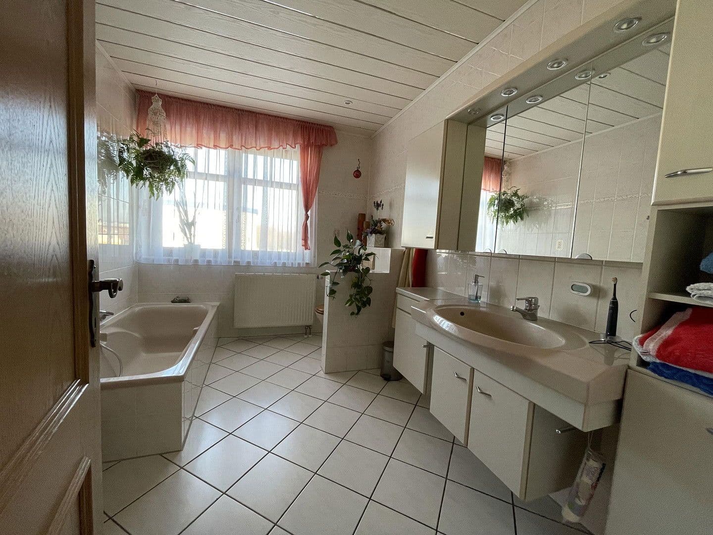 Prodej domu 393 m², pozemek 1.524 m², Belmsdorfer Straße 26 b, Bischofswerda, Sasko Prodej domu 393 m², pozemek 1.524 m², Belmsdorfer Straße 26 b, Bischofswerda, Sasko