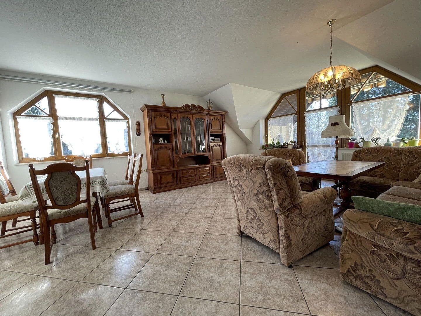 Prodej domu 393 m², pozemek 1.524 m², Belmsdorfer Straße 26 b, Bischofswerda, Sasko Prodej domu 393 m², pozemek 1.524 m², Belmsdorfer Straße 26 b, Bischofswerda, Sasko