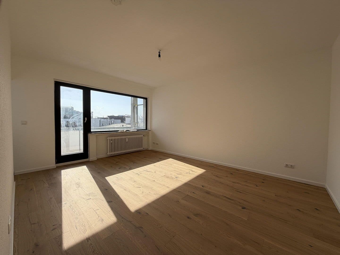Pronájem bytu 1+1 30 m², Leipzigerstraße 61, Frankfurt am Main, Hessen Pronájem bytu 1+1 30 m², Leipzigerstraße 61, Frankfurt am Main, Hessen