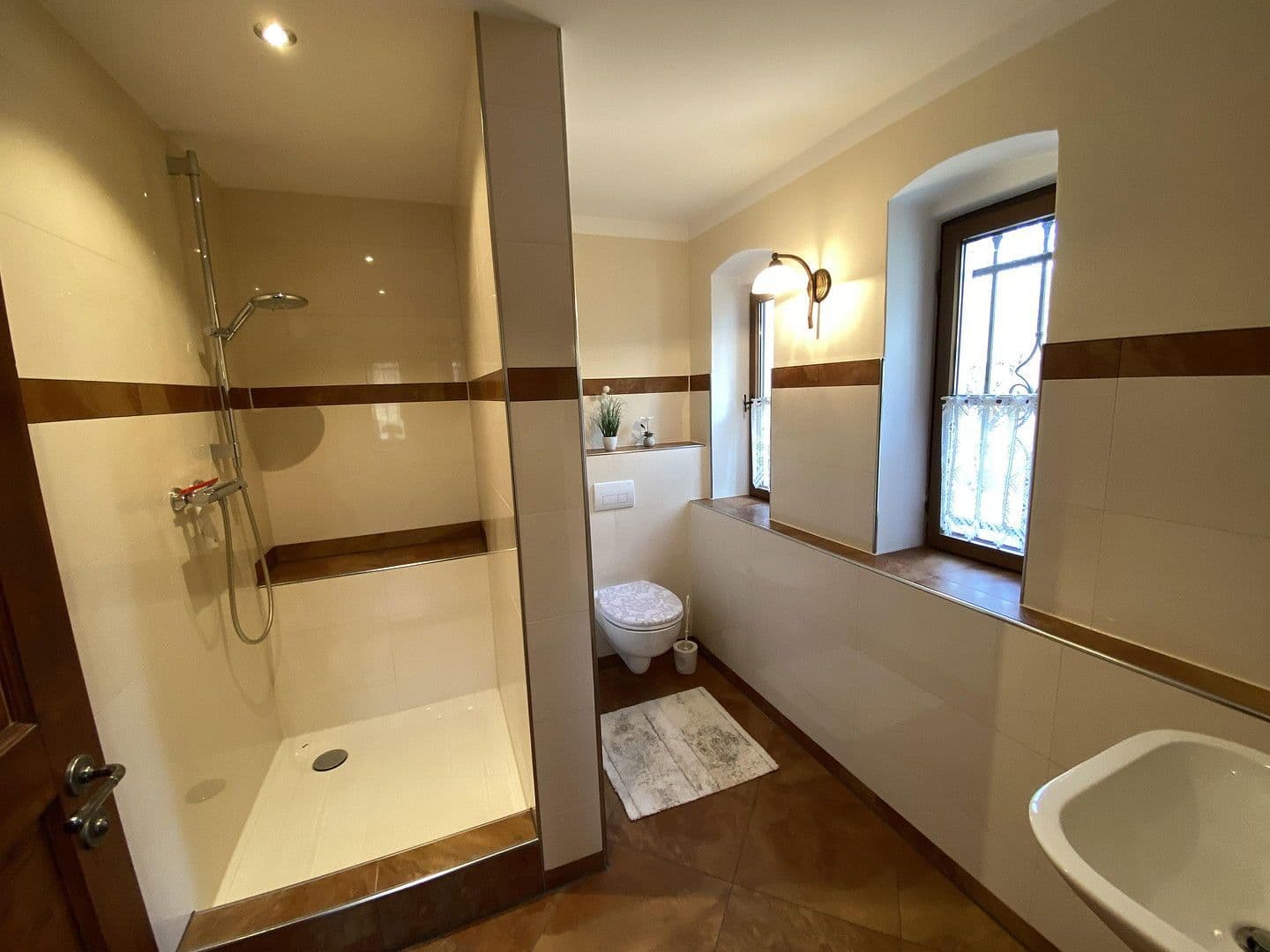 Prodej domu 480 m², pozemek 6.939 m², Egenhofen, Bavorsko Prodej domu 480 m², pozemek 6.939 m², Egenhofen, Bavorsko