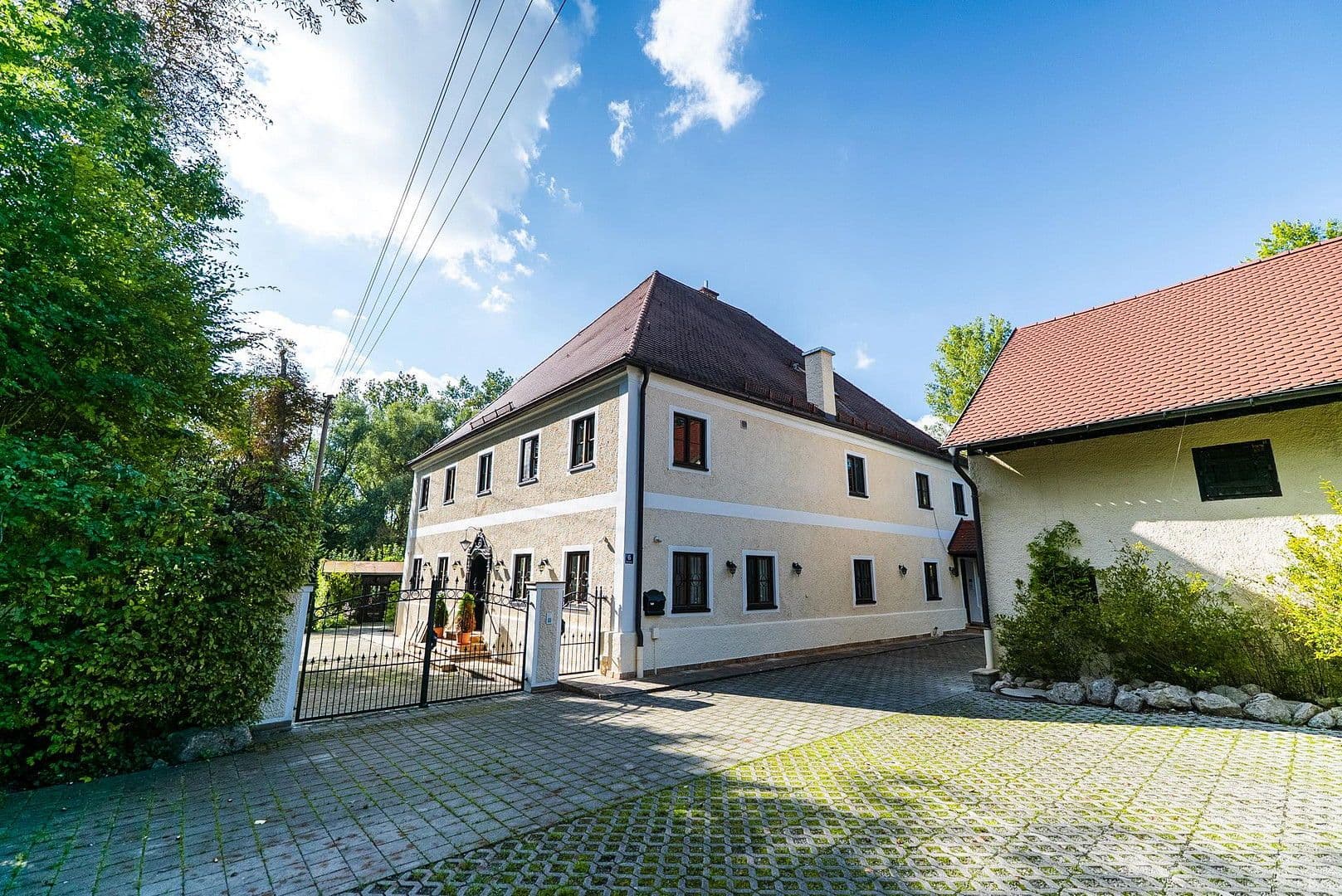Prodej domu 480 m², pozemek 6.939 m², Egenhofen, Bavorsko Prodej domu 480 m², pozemek 6.939 m², Egenhofen, Bavorsko