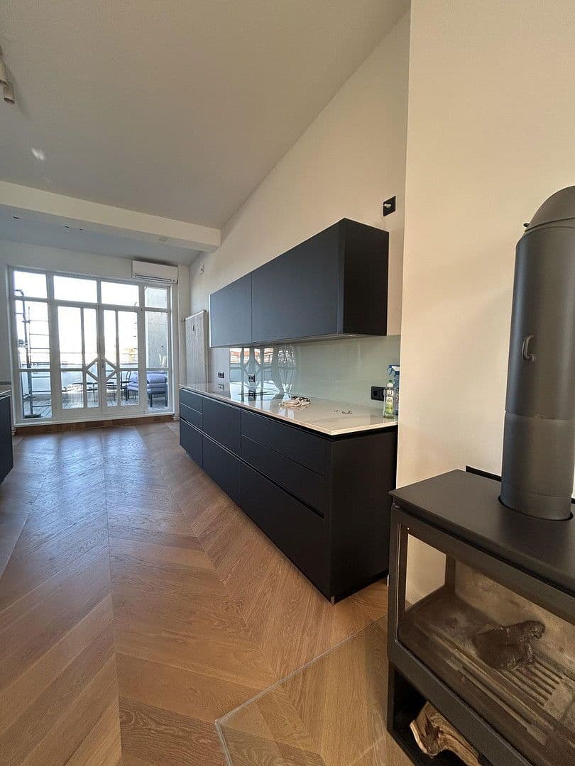 Pronájem bytu 3+1 108 m², Pestalozzistrasse 10, Berlin, Berlín Pronájem bytu 3+1 108 m², Pestalozzistrasse 10, Berlin, Berlín