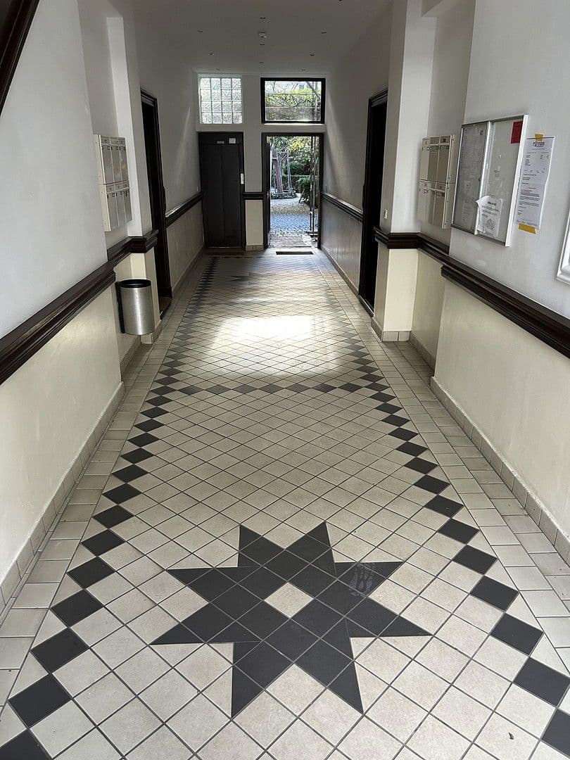 Pronájem bytu 3+1 108 m², Pestalozzistrasse 10, Berlin, Berlín Pronájem bytu 3+1 108 m², Pestalozzistrasse 10, Berlin, Berlín