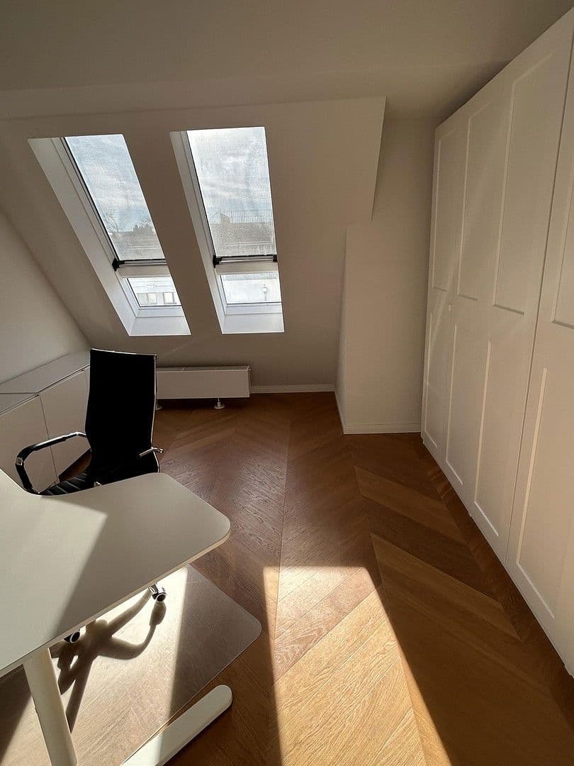 Pronájem bytu 3+1 108 m², Pestalozzistrasse 10, Berlin, Berlín Pronájem bytu 3+1 108 m², Pestalozzistrasse 10, Berlin, Berlín