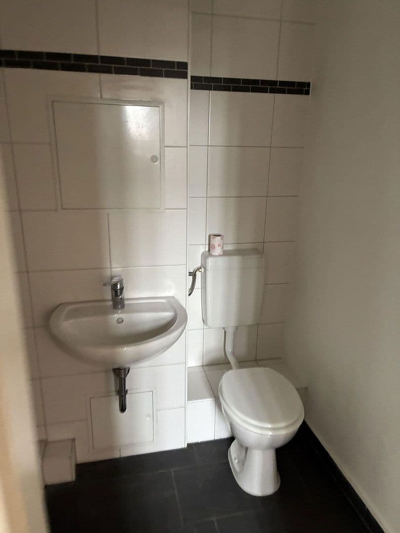 Pronájem bytu 1+1 25 m², Linzer Straße 43, Dessau-Roßlau, Sasko-Anhaltsko Pronájem bytu 1+1 25 m², Linzer Straße 43, Dessau-Roßlau, Sasko-Anhaltsko