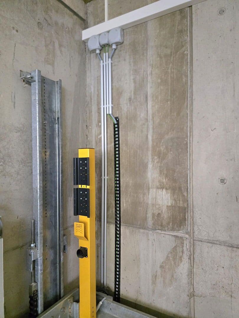 Prodej garáže, Saarbrücken, Země Sársko Prodej garáže, Saarbrücken, Země Sársko