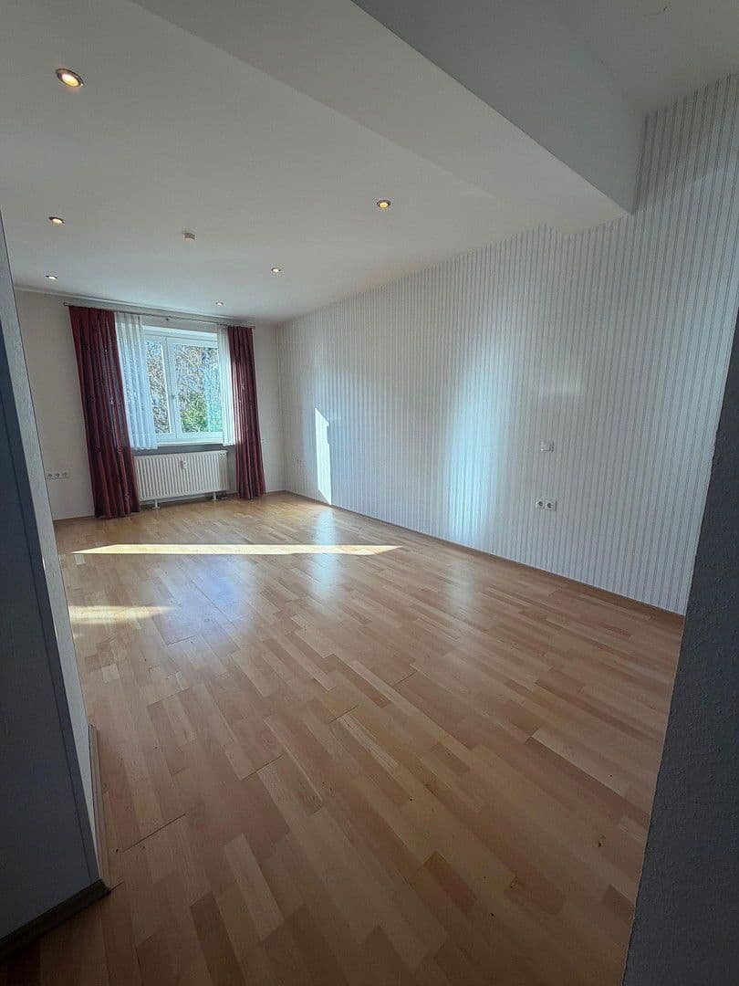 Pronájem bytu 3+1 95 m², Hambacherstr 21, Neustadt, Porýní-Falc Pronájem bytu 3+1 95 m², Hambacherstr 21, Neustadt, Porýní-Falc