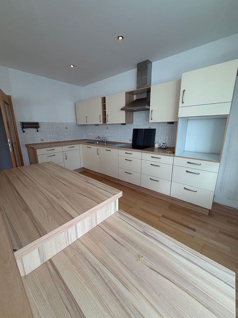 Pronájem bytu 3+1 95 m², Hambacherstr 21, Neustadt, Porýní-Falc Pronájem bytu 3+1 95 m², Hambacherstr 21, Neustadt, Porýní-Falc