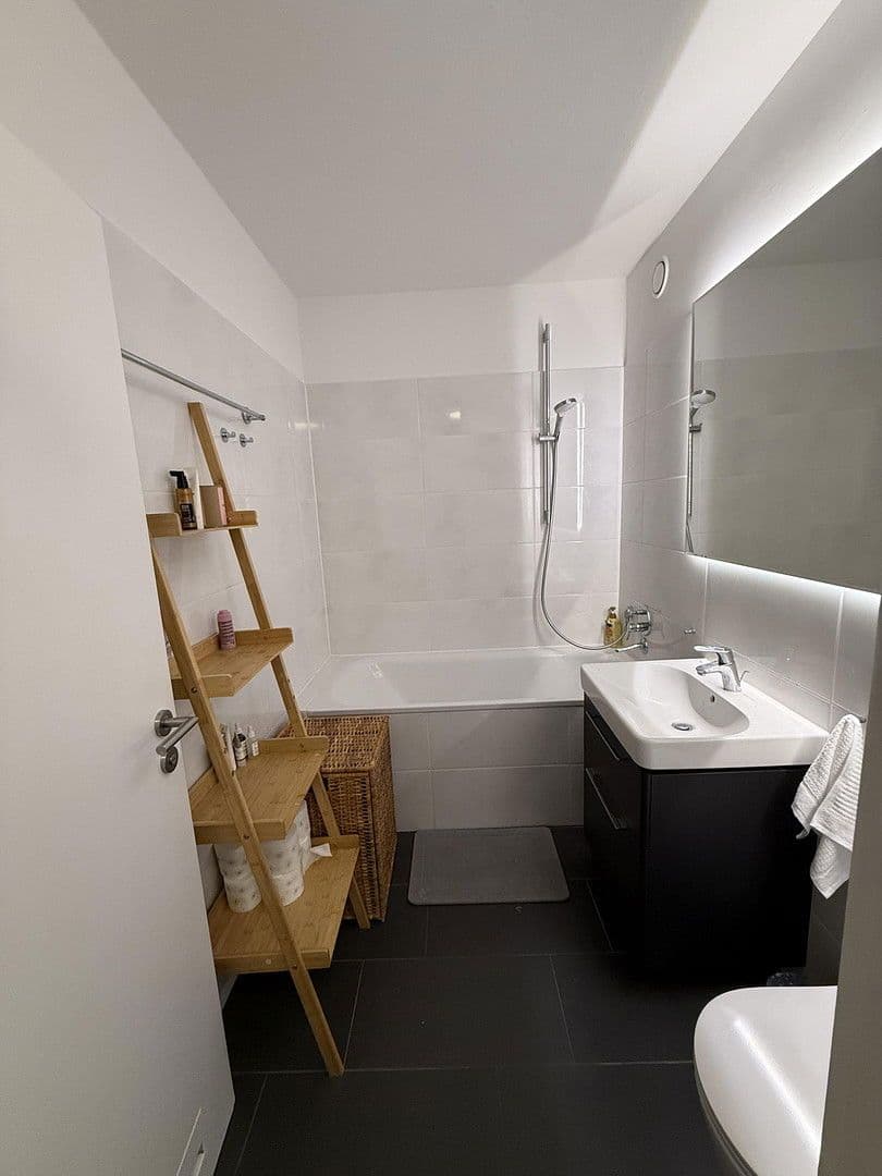 Pronájem bytu 2+1 50 m², Johann-Fichte-Str.11, München, Bavorsko Pronájem bytu 2+1 50 m², Johann-Fichte-Str.11, München, Bavorsko