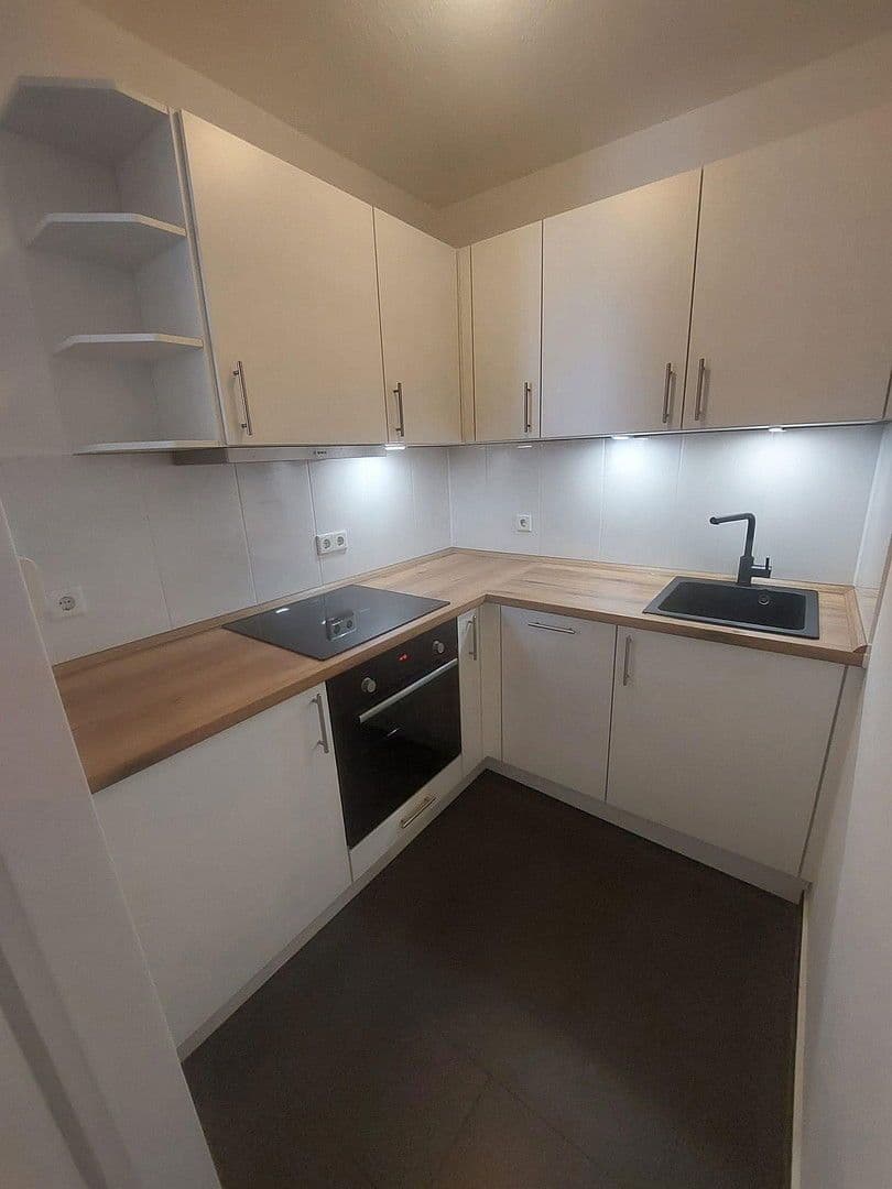 Pronájem bytu 2+1 50 m², Johann-Fichte-Str.11, München, Bavorsko Pronájem bytu 2+1 50 m², Johann-Fichte-Str.11, München, Bavorsko