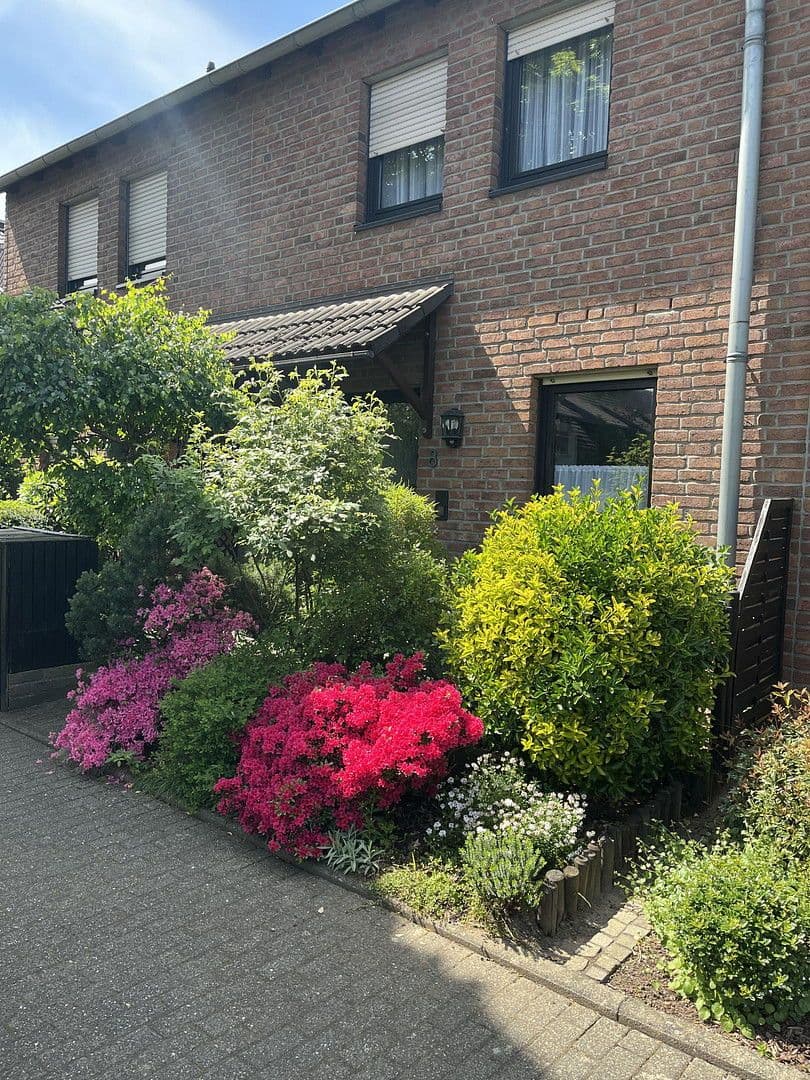 Prodej domu 112 m², pozemek 192 m², Maria-Montessori-Straße 8, Monheim am Rhein, Severní Porýní-Vestfálsko Prodej domu 112 m², pozemek 192 m², Maria-Montessori-Straße 8, Monheim am Rhein, Severní Porýní-Vestfálsko