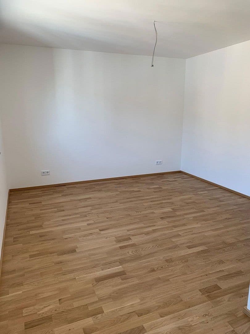 Pronájem bytu 3+1 77 m², Langbeinstraße 1-3, Radeberg, Sasko Pronájem bytu 3+1 77 m², Langbeinstraße 1-3, Radeberg, Sasko