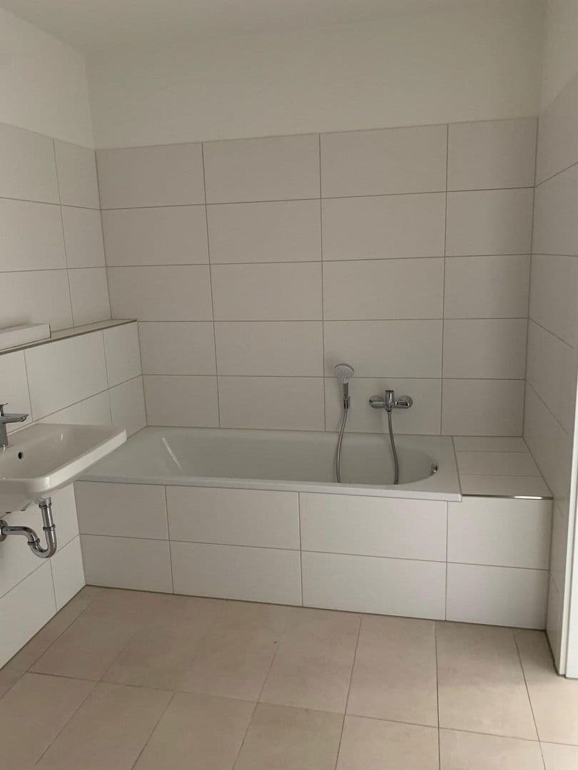 Pronájem bytu 3+1 77 m², Langbeinstraße 1-3, Radeberg, Sasko Pronájem bytu 3+1 77 m², Langbeinstraße 1-3, Radeberg, Sasko