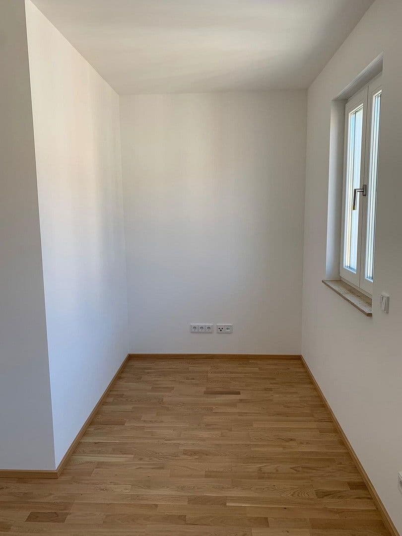 Pronájem bytu 3+1 77 m², Langbeinstraße 1-3, Radeberg, Sasko Pronájem bytu 3+1 77 m², Langbeinstraße 1-3, Radeberg, Sasko