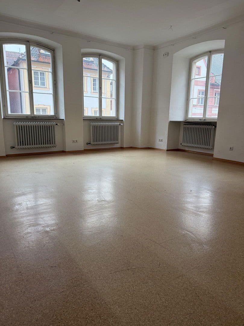 Pronájem bytu 6+1 136 m², Spitalstrasse 17, Ellwangen (Jagst), Bádensko-Württembersko Pronájem bytu 6+1 136 m², Spitalstrasse 17, Ellwangen (Jagst), Bádensko-Württembersko