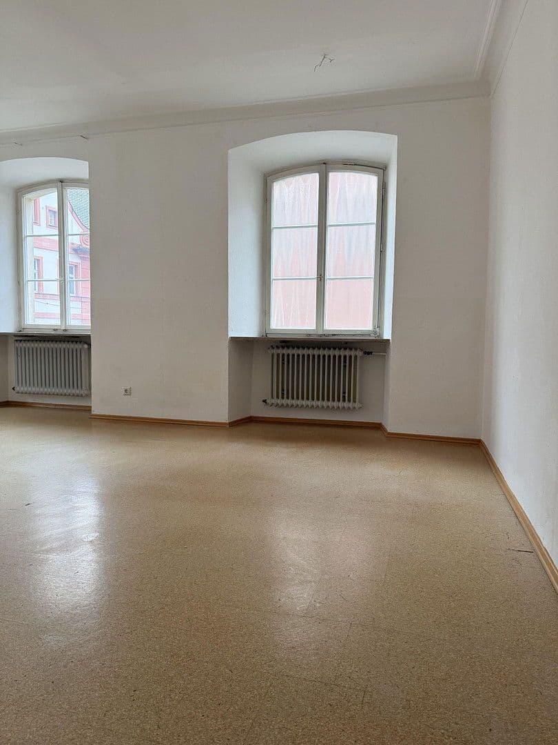 Pronájem bytu 6+1 136 m², Spitalstrasse 17, Ellwangen (Jagst), Bádensko-Württembersko Pronájem bytu 6+1 136 m², Spitalstrasse 17, Ellwangen (Jagst), Bádensko-Württembersko