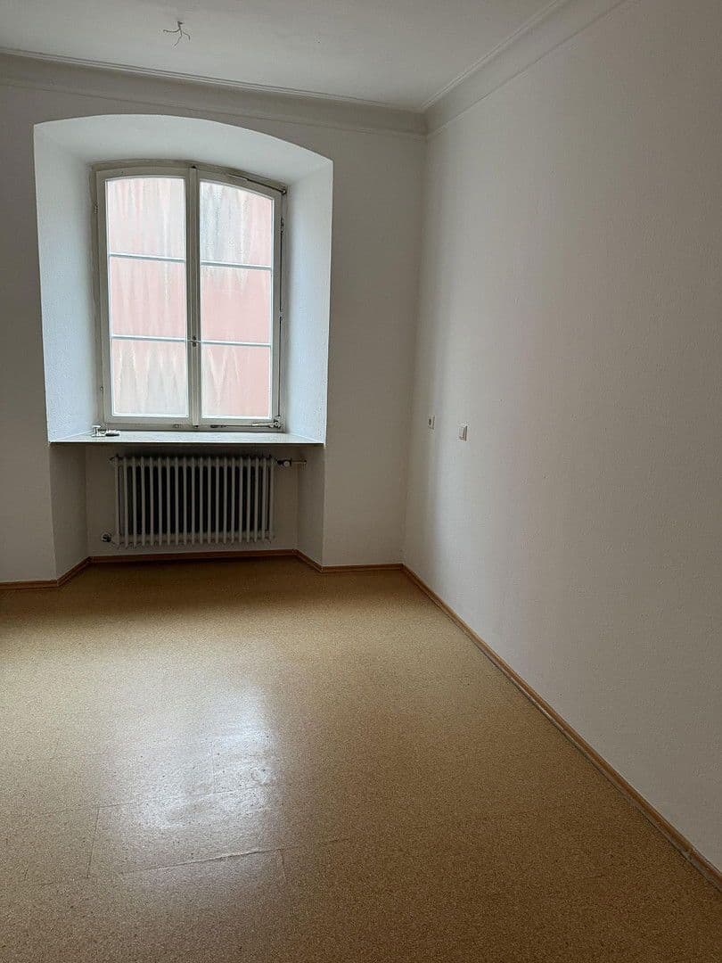 Pronájem bytu 6+1 136 m², Spitalstrasse 17, Ellwangen (Jagst), Bádensko-Württembersko Pronájem bytu 6+1 136 m², Spitalstrasse 17, Ellwangen (Jagst), Bádensko-Württembersko