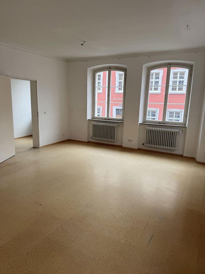 Pronájem bytu 6+1 136 m², Spitalstrasse 17, Ellwangen (Jagst), Bádensko-Württembersko Pronájem bytu 6+1 136 m², Spitalstrasse 17, Ellwangen (Jagst), Bádensko-Württembersko