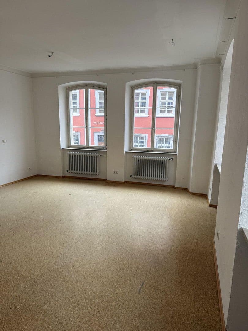 Pronájem bytu 6+1 136 m², Spitalstrasse 17, Ellwangen (Jagst), Bádensko-Württembersko Pronájem bytu 6+1 136 m², Spitalstrasse 17, Ellwangen (Jagst), Bádensko-Württembersko