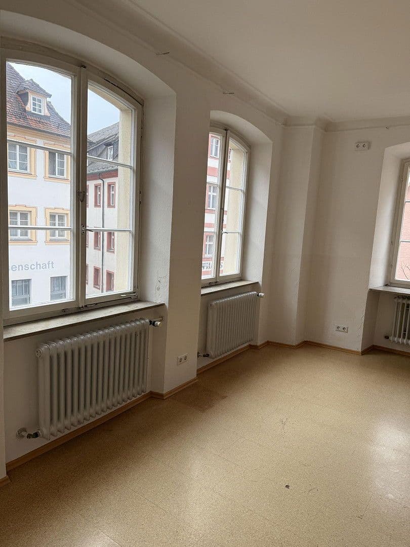 Pronájem bytu 6+1 136 m², Spitalstrasse 17, Ellwangen (Jagst), Bádensko-Württembersko Pronájem bytu 6+1 136 m², Spitalstrasse 17, Ellwangen (Jagst), Bádensko-Württembersko