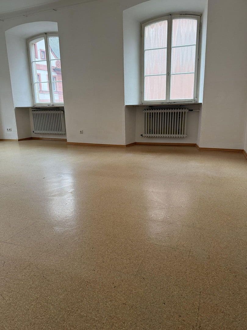 Pronájem bytu 6+1 136 m², Spitalstrasse 17, Ellwangen (Jagst), Bádensko-Württembersko Pronájem bytu 6+1 136 m², Spitalstrasse 17, Ellwangen (Jagst), Bádensko-Württembersko