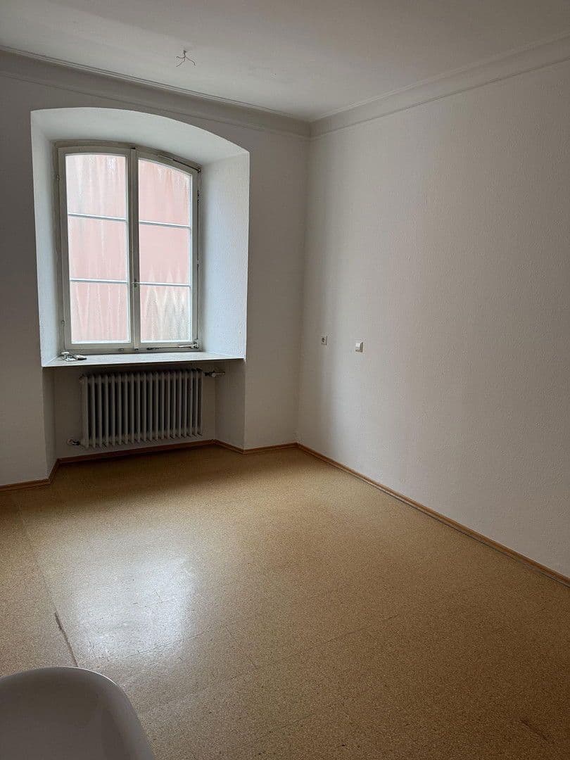 Pronájem bytu 6+1 136 m², Spitalstrasse 17, Ellwangen (Jagst), Bádensko-Württembersko Pronájem bytu 6+1 136 m², Spitalstrasse 17, Ellwangen (Jagst), Bádensko-Württembersko
