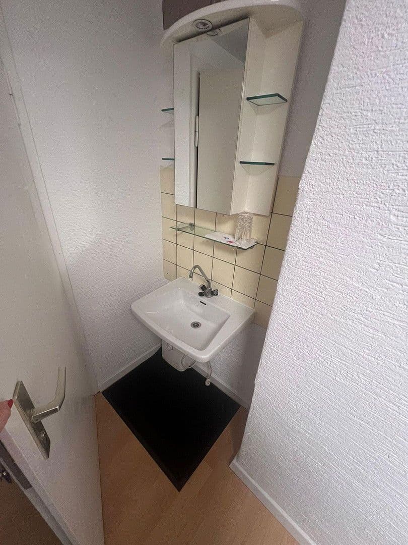 Pronájem bytu 1+1 10 m², Stuttgart, Bádensko-Württembersko Pronájem bytu 1+1 10 m², Stuttgart, Bádensko-Württembersko