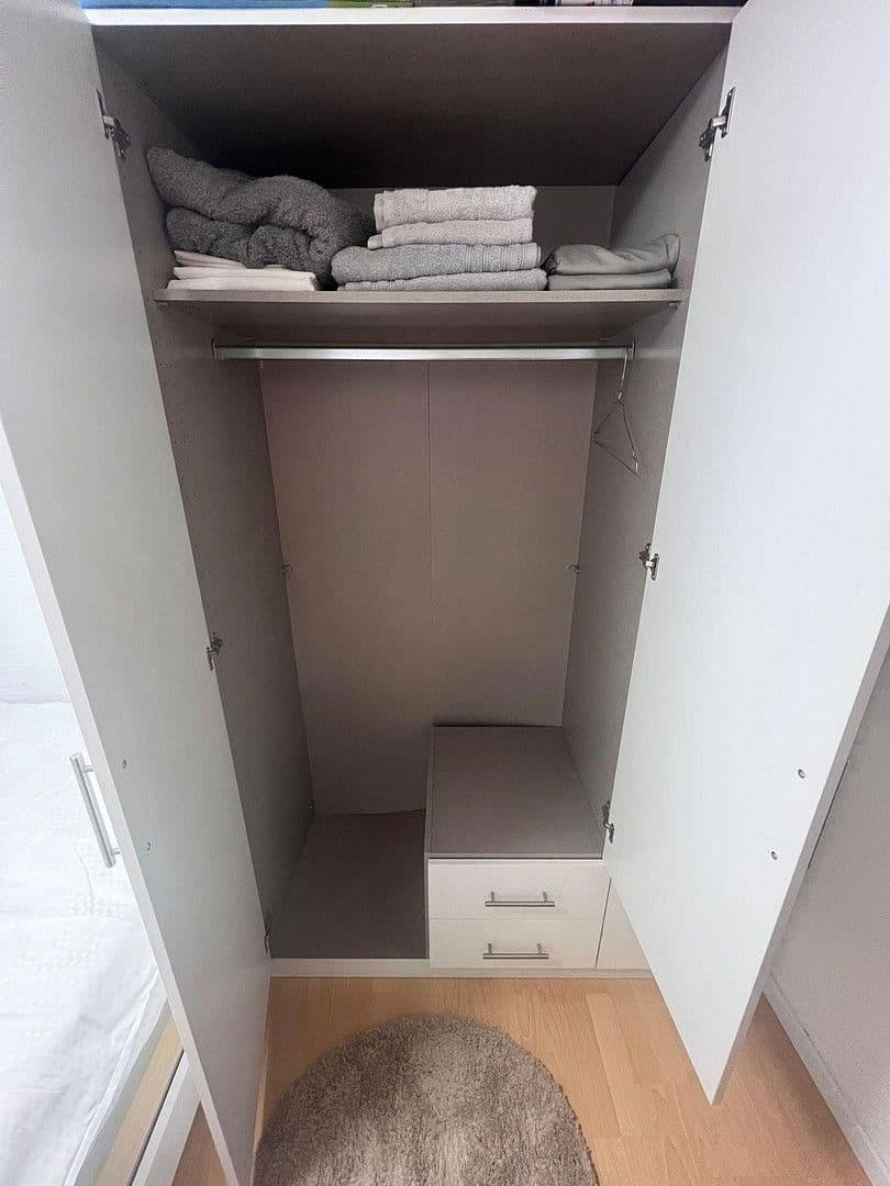 Pronájem bytu 1+1 10 m², Stuttgart, Bádensko-Württembersko Pronájem bytu 1+1 10 m², Stuttgart, Bádensko-Württembersko