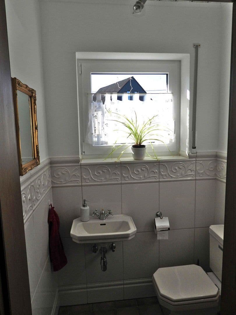 Prodej domu 350 m², pozemek 9.800 m², Dorfstraße 17, Breitscheid, Porýní-Falc Prodej domu 350 m², pozemek 9.800 m², Dorfstraße 17, Breitscheid, Porýní-Falc