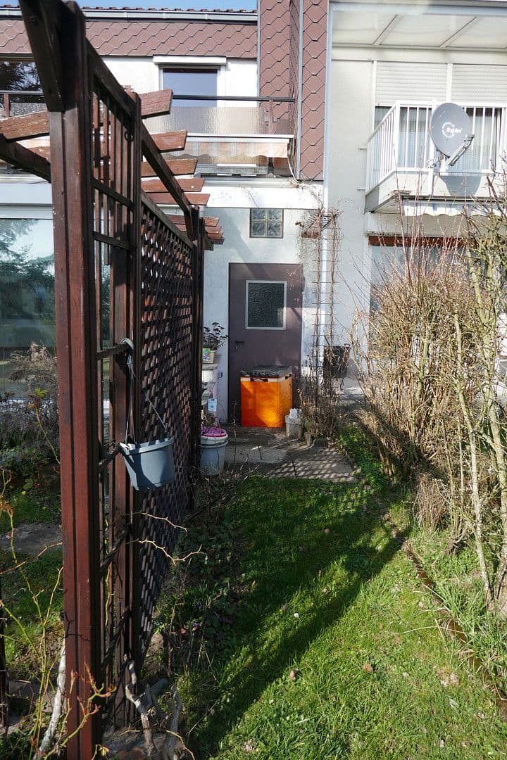 Prodej domu 140 m², pozemek 259 m², Rostocker Straße 20, Saarbrücken, Země Sársko Prodej domu 140 m², pozemek 259 m², Rostocker Straße 20, Saarbrücken, Země Sársko