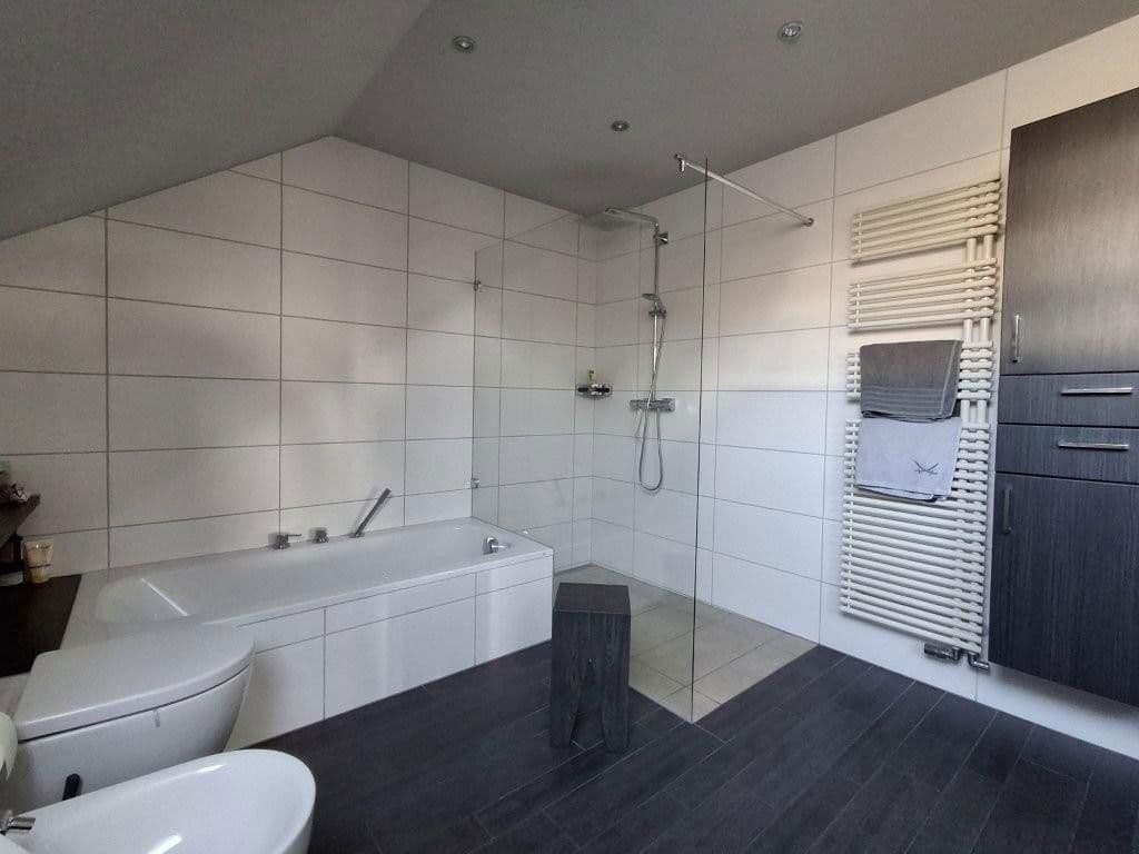 Prodej domu 228 m², pozemek 1.457 m², Schonungen, Bavorsko Prodej domu 228 m², pozemek 1.457 m², Schonungen, Bavorsko