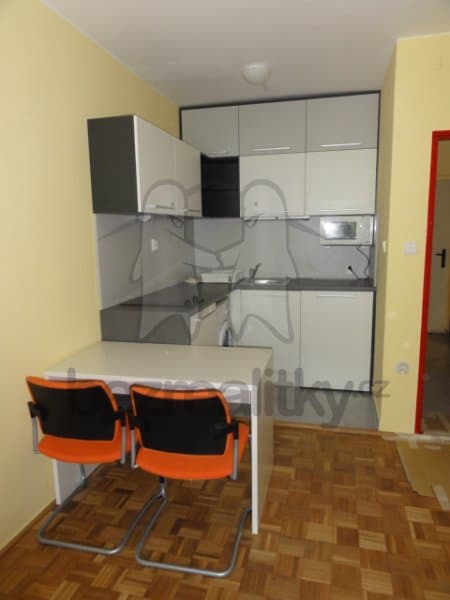 Pronájem bytu 1+kk 24 m², Štefánikova, Zlín, Zlínský kraj Pronájem bytu 1+kk 24 m², Štefánikova, Zlín, Zlínský kraj