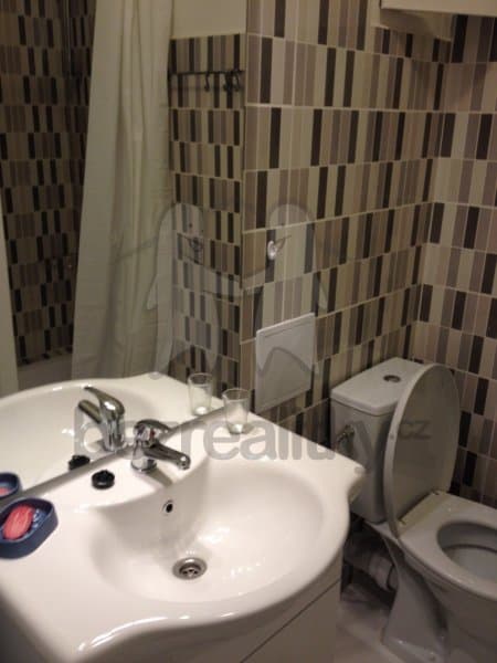 Pronájem bytu 2+kk 39 m², Kouřimská, Praha, Praha Pronájem bytu 2+kk 39 m², Kouřimská, Praha, Praha