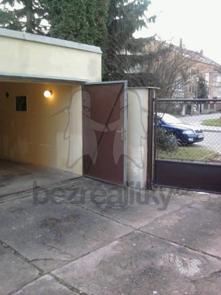 Pronájem garáže 20 m², Teslova, Brno, Jihomoravský kraj Pronájem garáže 20 m², Teslova, Brno, Jihomoravský kraj