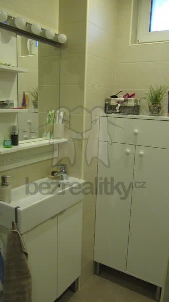 Pronájem bytu 2+kk 42 m², Humpolecká, Praha, Praha Pronájem bytu 2+kk 42 m², Humpolecká, Praha, Praha