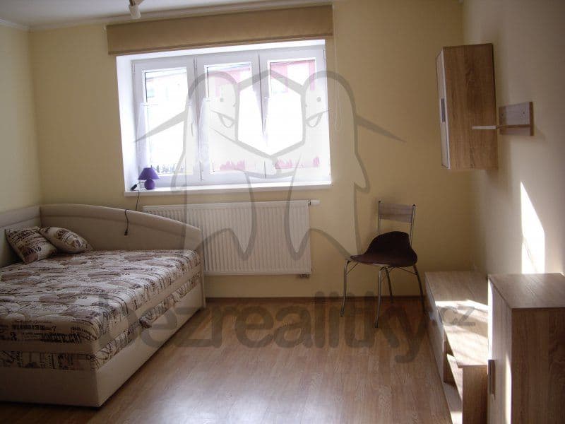 Pronájem bytu 1+kk 35 m², Dlouhá, Karlovy Vary, Karlovarský kraj Pronájem bytu 1+kk 35 m², Dlouhá, Karlovy Vary, Karlovarský kraj