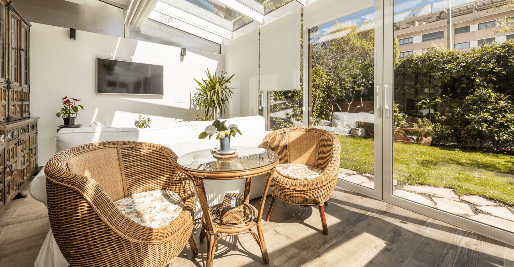 Jak vybudovat zimní zahradu, která vydrží roky a neudělá z vás topiče