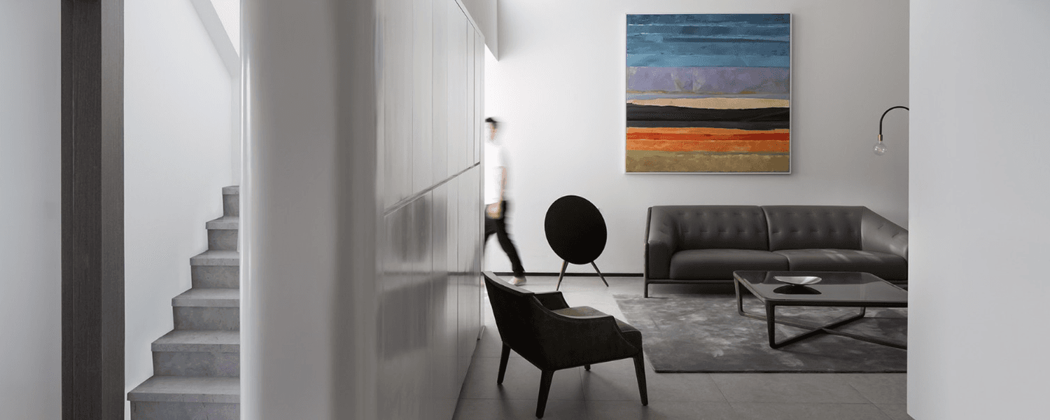 Základní vybavení bytu podle zákona zahrnuje kuchyňskou linku a funkční topení a elektřinu.