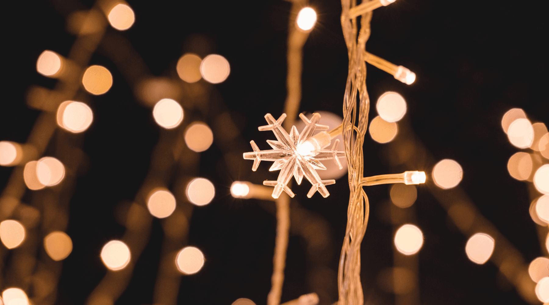 Vánoce bezpečně: Jak vybrat venkovní osvětlení, které nespálí svátky na popel