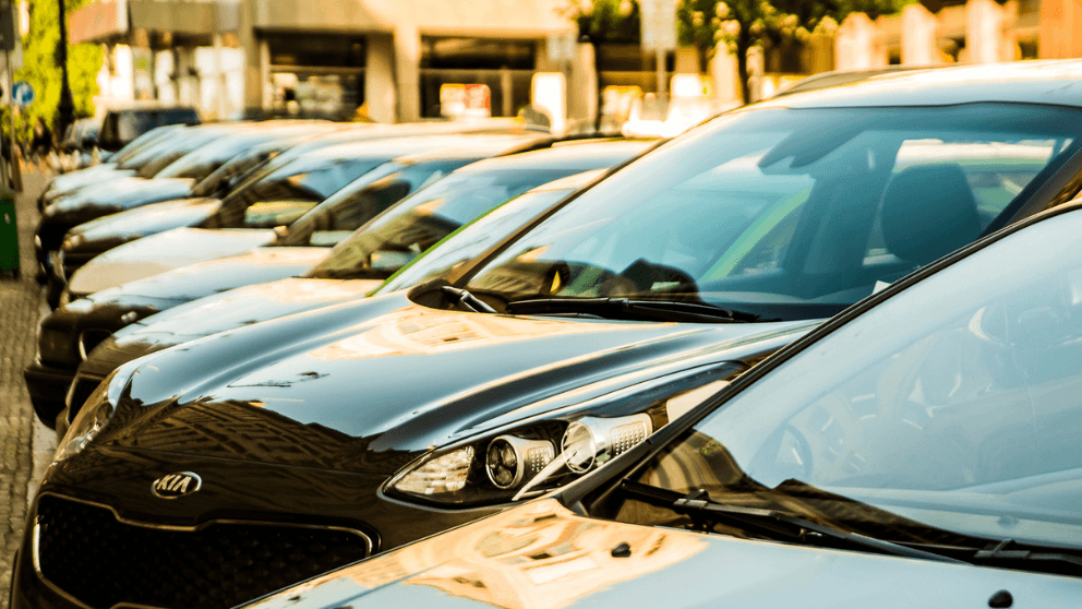 Garáž jako zlatá rezerva: proč ji chtít a kdy stačí jen stání