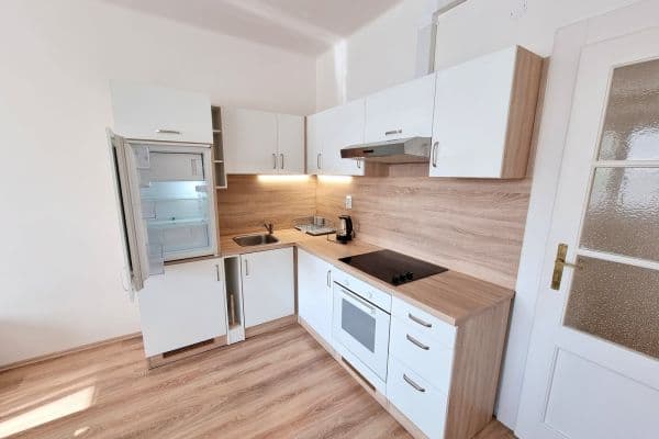 Pronájem bytu 2+kk 49 m², Levá, Praha Pronájem bytu 2+kk 49 m², Levá, Praha