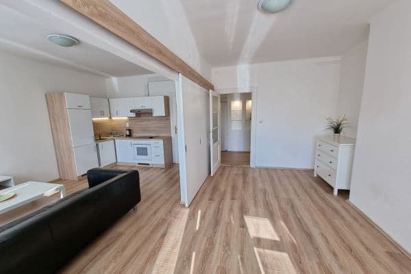 Pronájem bytu 2+kk 50 m², Levá, Praha Pronájem bytu 2+kk 50 m², Levá, Praha