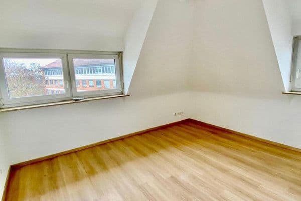 Pronájem bytu 4+1 64 m², Stuttgart Pronájem bytu 4+1 64 m², Stuttgart