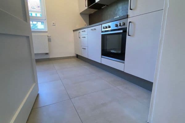 Pronájem bytu 3+1 68 m², Neuenhainer Str., Frankfurt, Hessen Pronájem bytu 3+1 68 m², Neuenhainer Str., Frankfurt, Hessen